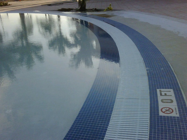 fiberglass zero entry pool